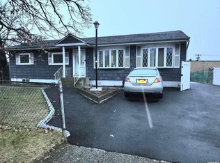 330 40th St, Copiague, NY