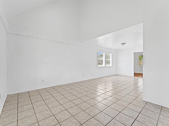4th image of 1214 Oak St