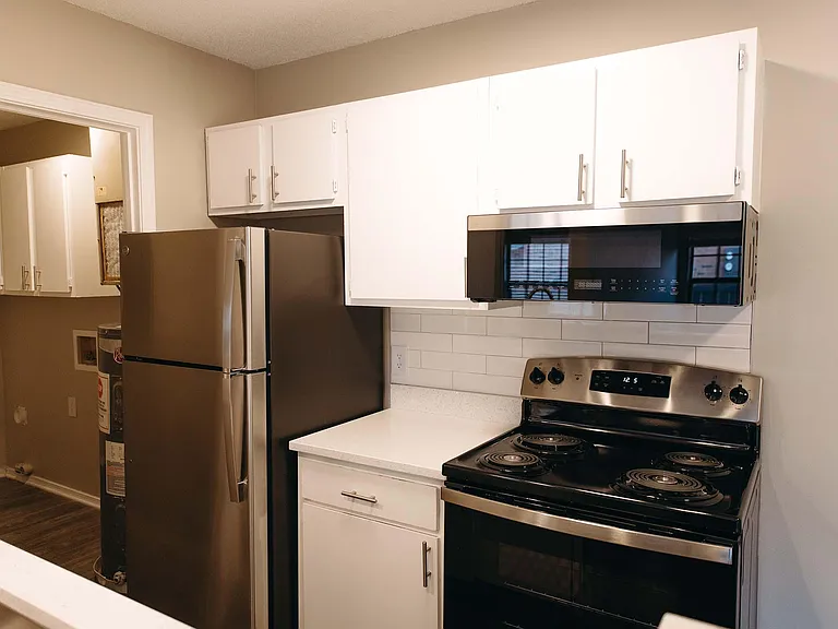 Summerfield Apartments — Photo 8