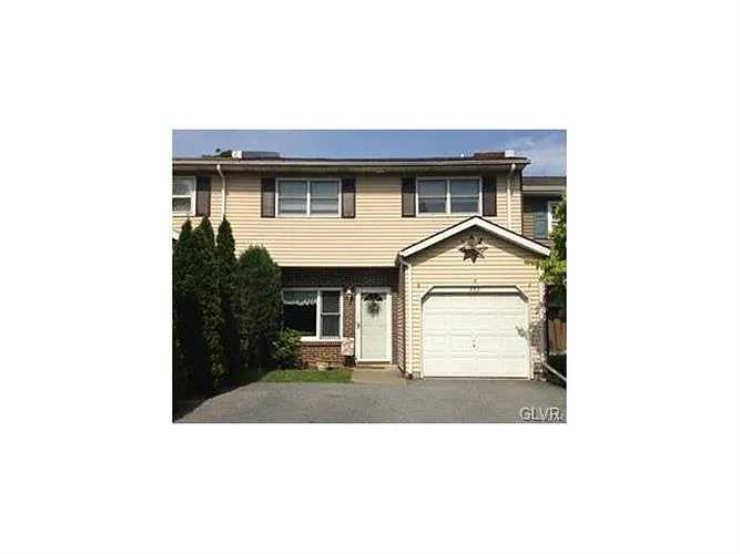323 Tamarack Dr photo 1
