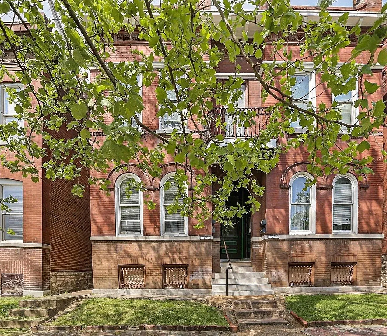2 bed, 1100 sqft, $1,300 — Photo 1