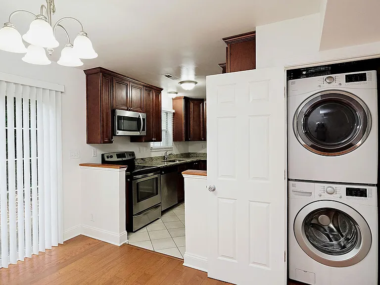 117 Longwood Dr #B — Photo 4