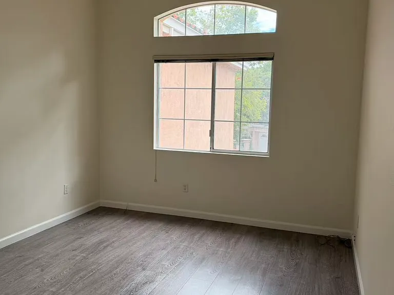 2204 Vizcaya Cir — Photo 16