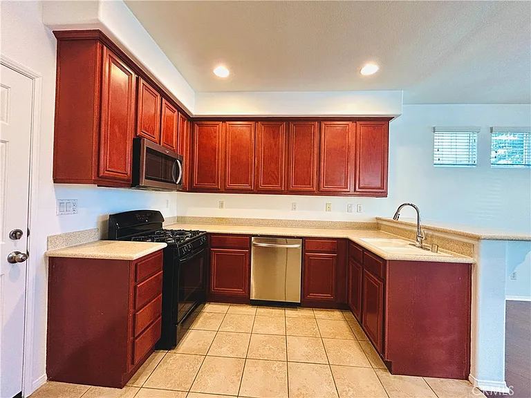 14602 Longwood Ave — Photo 7