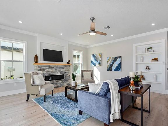 4th image of 533 Country Club Dr