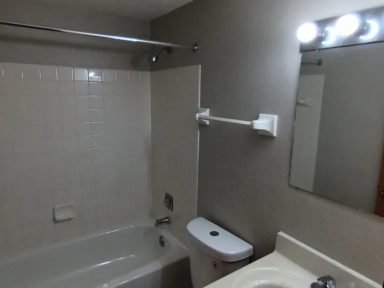 7th Place Apartments — Photo 21