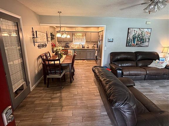 3rd image of 160 Saint Elizabeth Ln