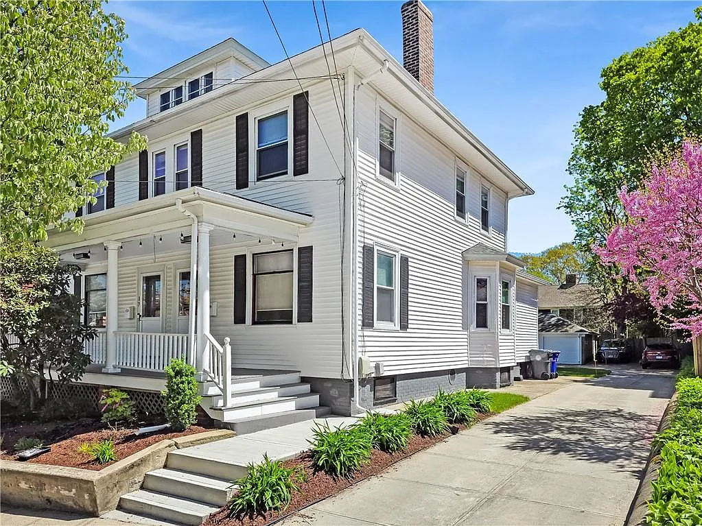 3 bed, 1.5 bath, 1338 sqft, $3,350 — Photo 1