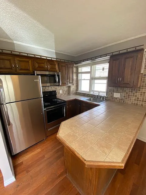 2 bed, 744 sqft, $925 — Photo 4