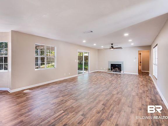 4th image of 110 Meadow Wood Dr