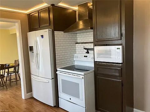 3rd image of 117 Wilson Ave