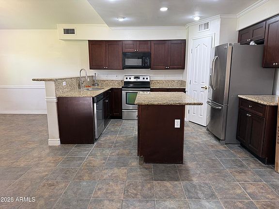 5th image of 518 W Scott Ave