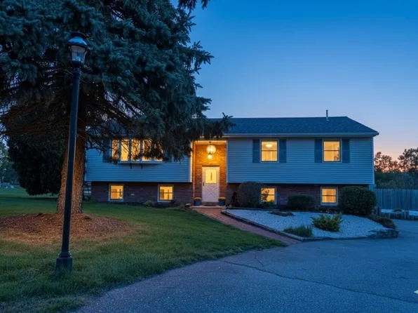 49 Dexter St, Portsmouth, RI 02871