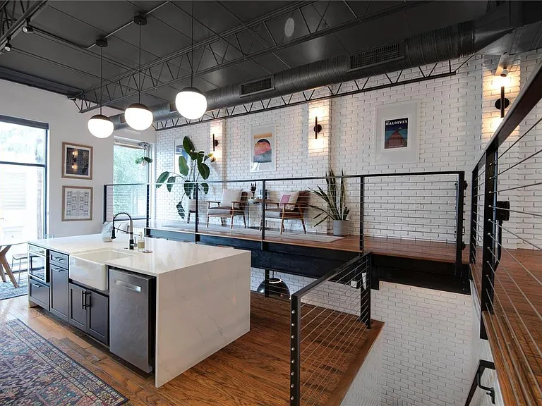 1314 E Washington St — Photo 4