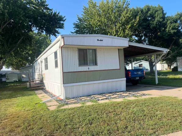 6 Bentwood Ln, Hastings, NE 68901