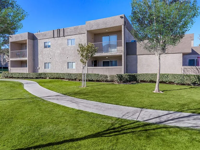 Sunset View Apartments — Photo 8