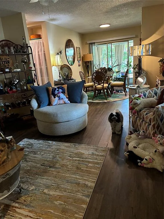 2 bed, 2.0 bath, 869 sqft, $1,300 — Photo 1