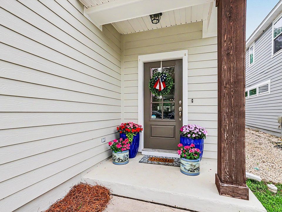 1st image of 414 Grand Oaks Rd