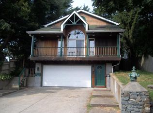 17 Beach Rd, Barrington, RI 02806