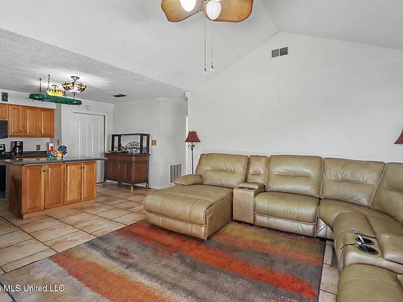 5th image of 6273 Shawnee St