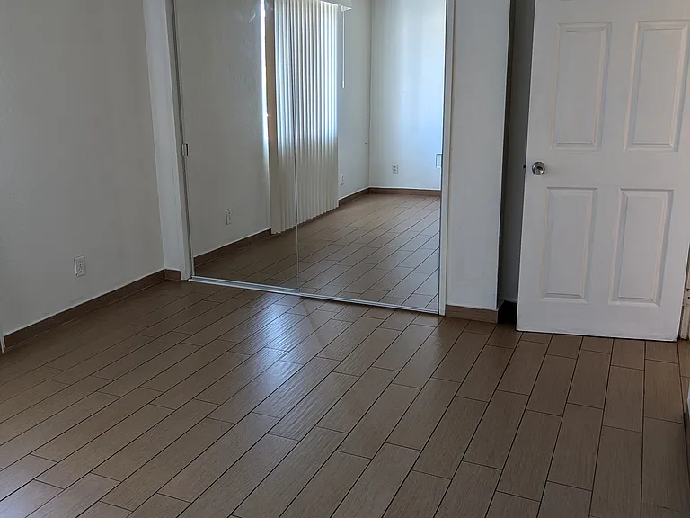 2460 Linden Ave #204 — Photo 3