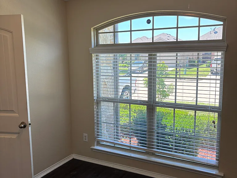 2047 Enchanted Rock Dr — Photo 4