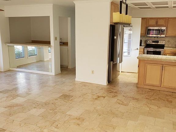 5th image of 122 E Carolyn Dr Unit 1