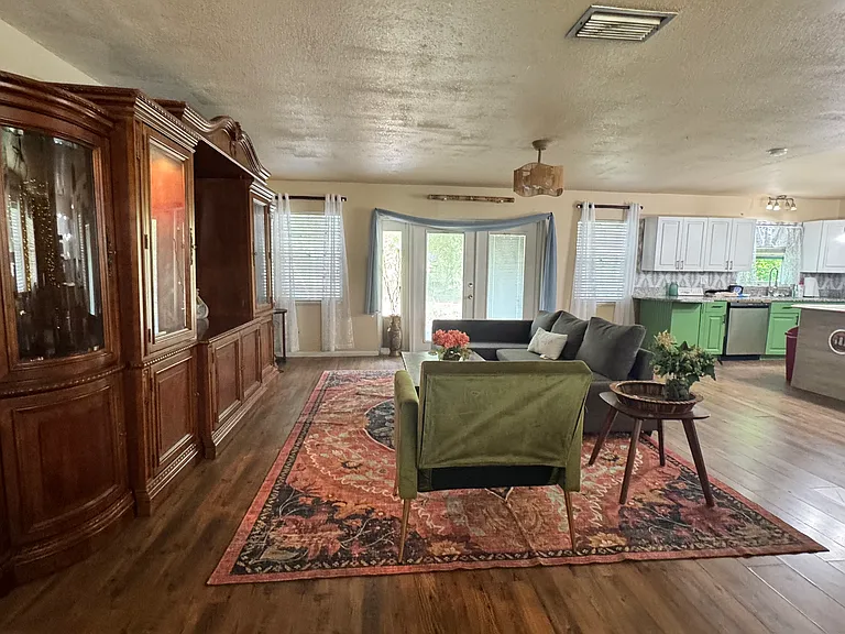 3275 S Indiana Ave — Photo 2