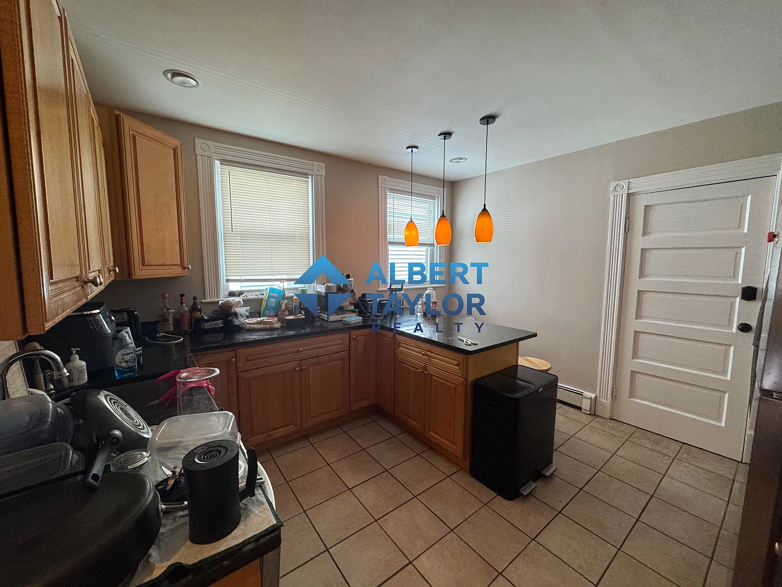 4 bed, 999 sqft, $6,800 — Photo 1