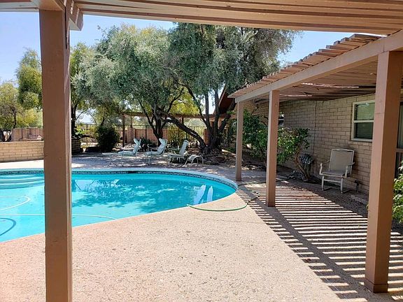 2nd image of 1710 Loma Linda Dr