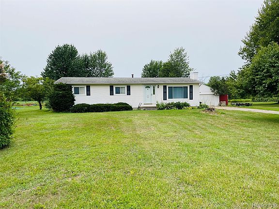 2nd image of 3458 Seymour Rd