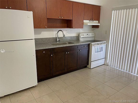 4th image of 70 NW 162nd St #70
