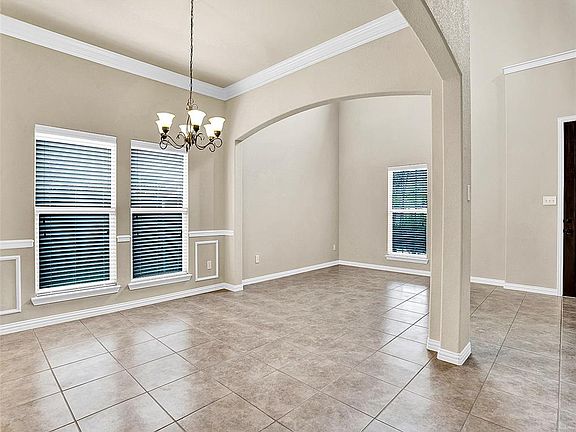 3rd image of 1112 Eastbrook Dr