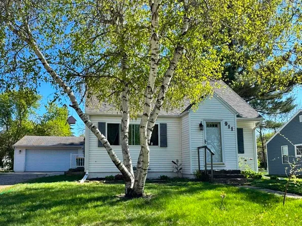 911 11th St, Spirit Lake, IA 51360