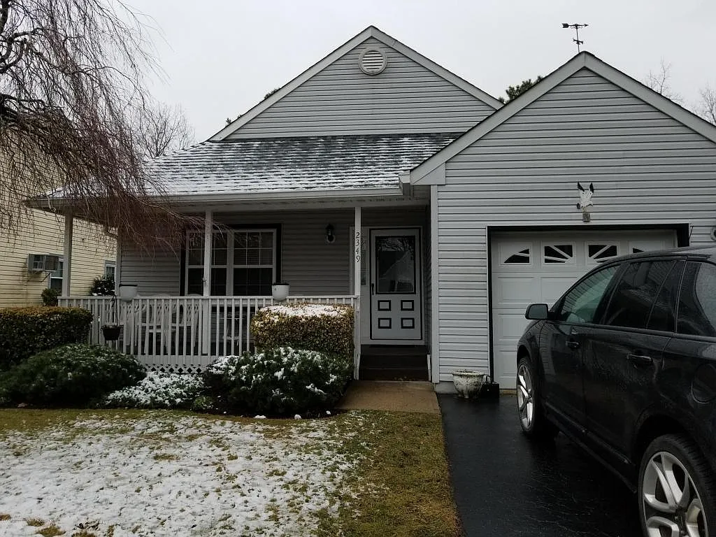 2349 Mount Hood Ln photo 1