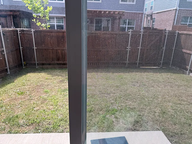 618 Laurel Ln — Photo 3