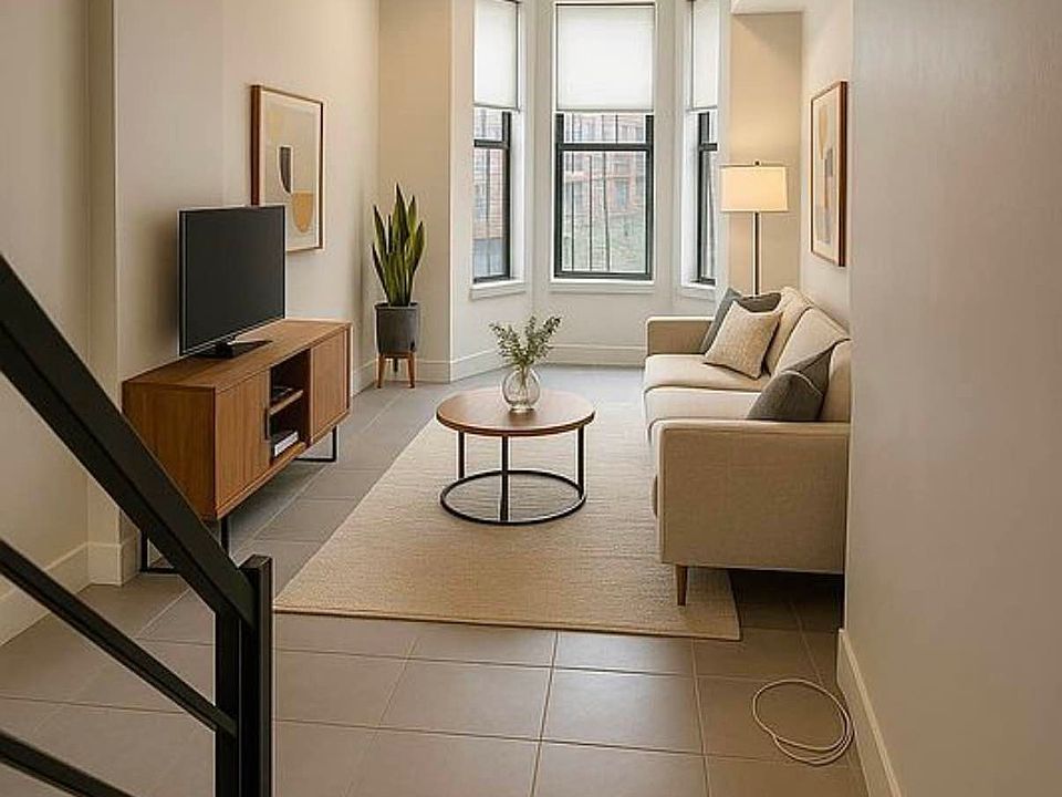 2nd image of 677 Quincy St APT 1R