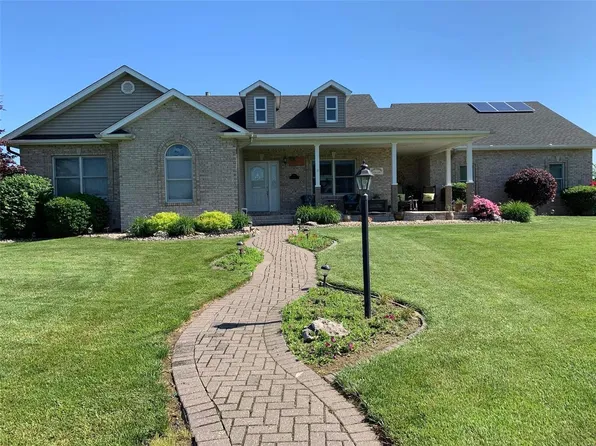 33 Bethalto Lakes Dr, Bethalto, IL 62010