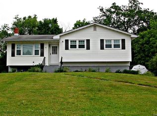 39 Loch Lomond Ln, Middletown, NY