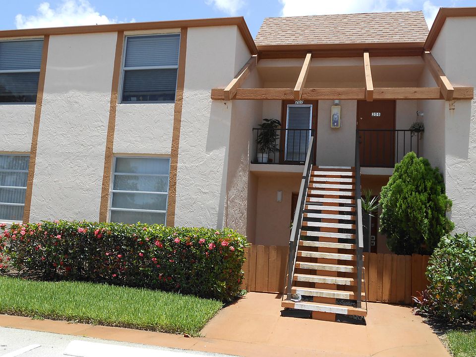 1st image of 17 Willowbrook Lane #107
