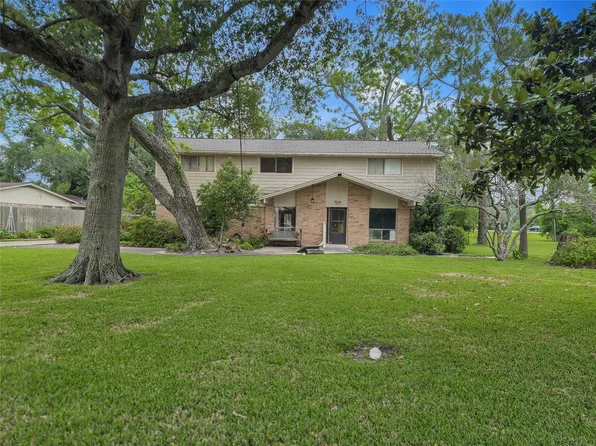 102 Post Oak Rd, Lake Jackson, TX 77566