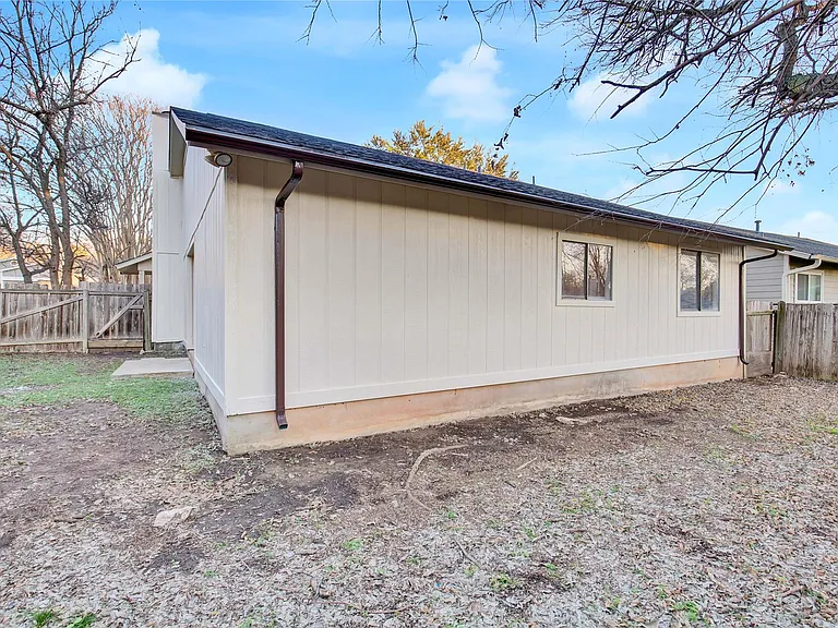 2807 Firecrest Dr — Photo 2