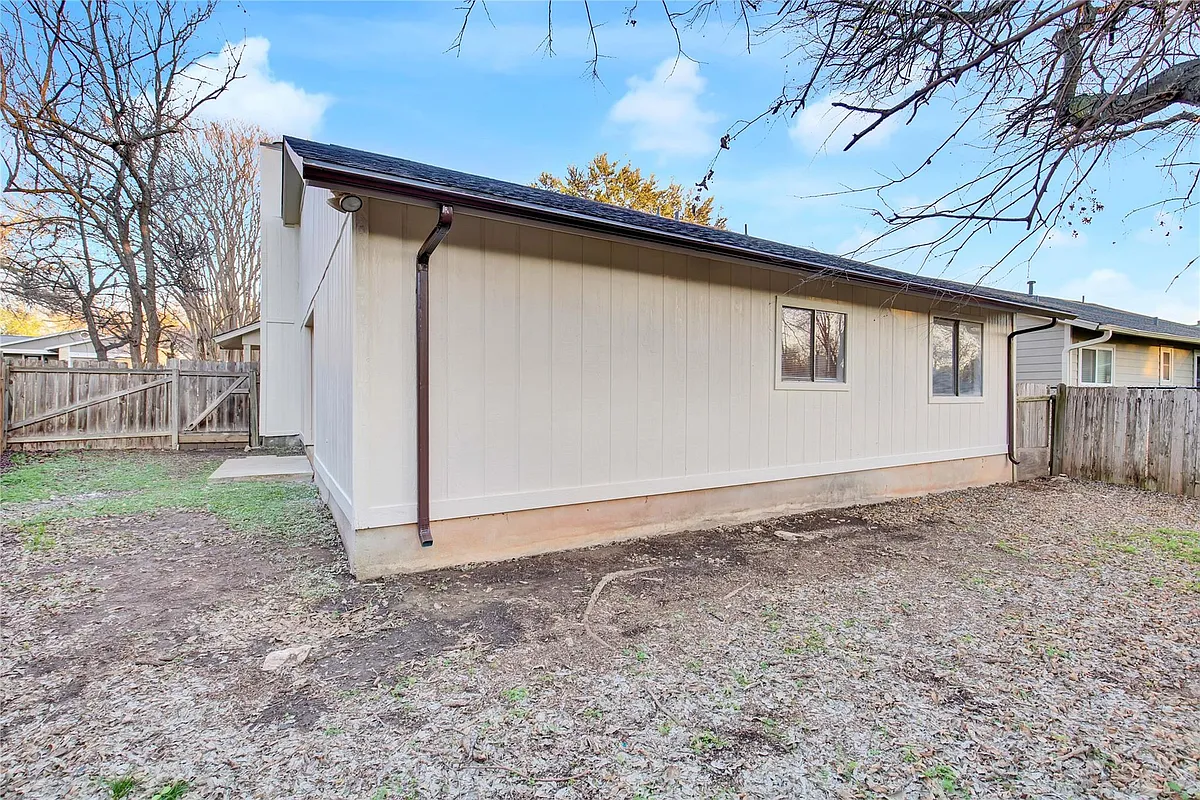 Building Photo - 2807 Firecrest Dr