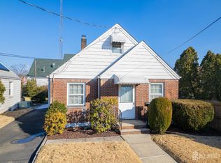 10 S Elm St, Fords, NJ 08863