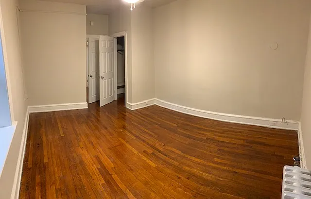 3 bed, 830 sqft, $2,010 — Photo 2