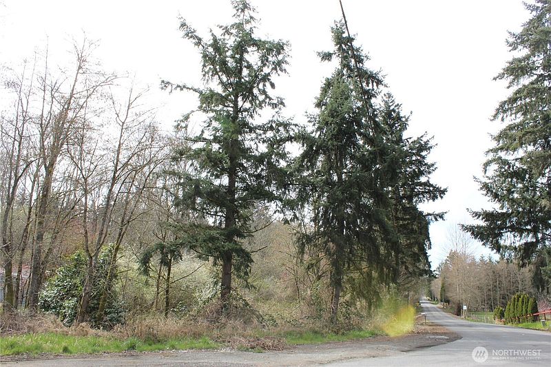 4th image of 0 121 Street E