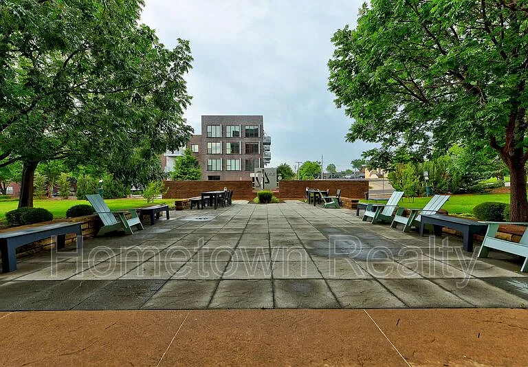 301 NE 4th St #2 — Photo 4