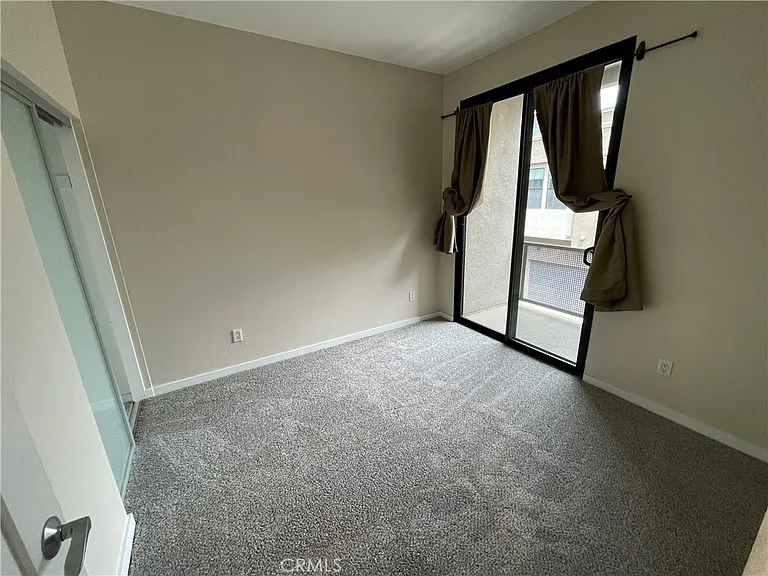 501 W Maple Ave — Photo 56