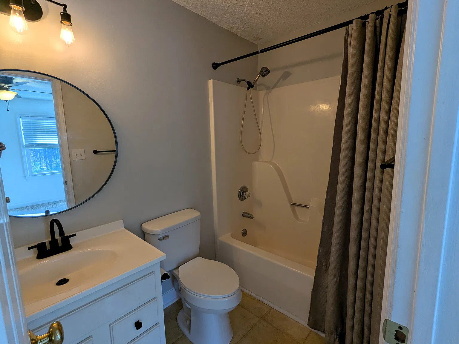 1 bed, 1200 sqft, $800 — Photo 2