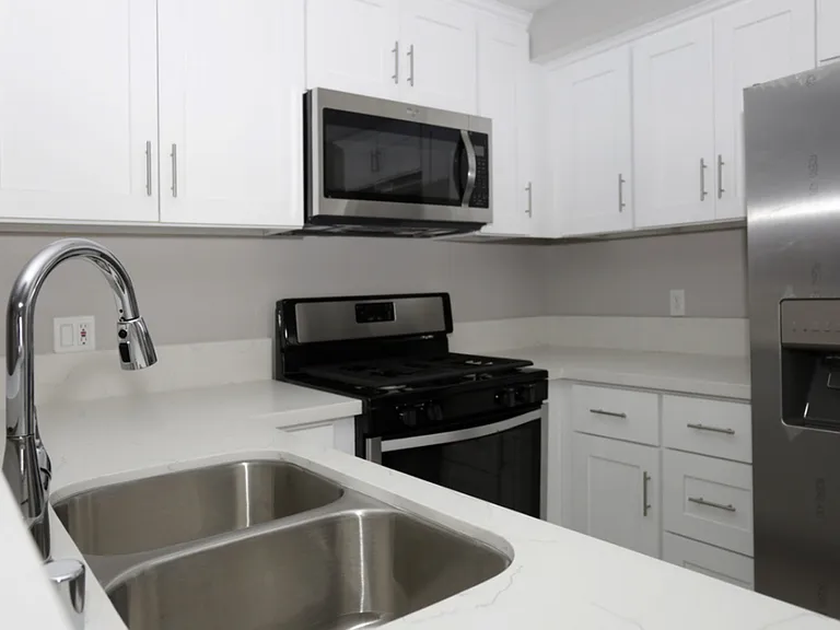 2110 S Bentley Ave — Photo 9